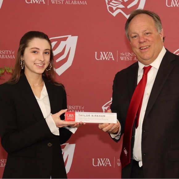 Meet your Posher, Taylor - Picture 2 of 8